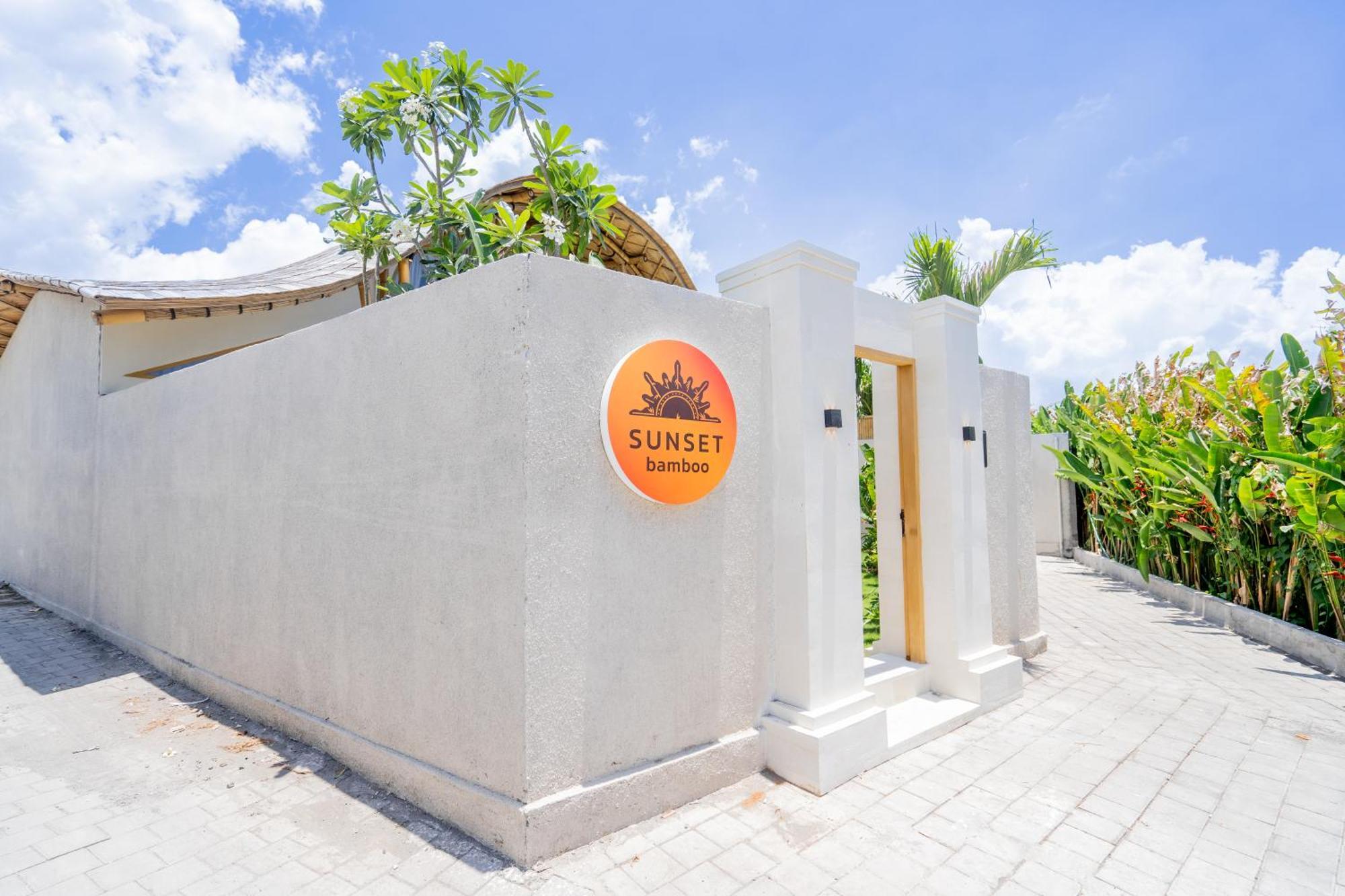 Villa Sunset Bamboo - 3Br Villa In Kerobokan Ngoại thất bức ảnh